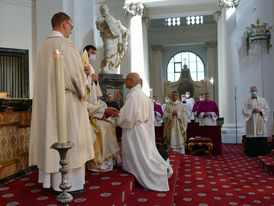 Diakonenweihe im Fuldaer Dom (Foto: Karl-Franz Thiede)